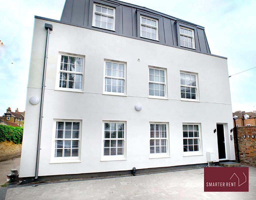 Eton, Windsor - 1 Bedroom First Floor Apartment - Parking Exterior photo